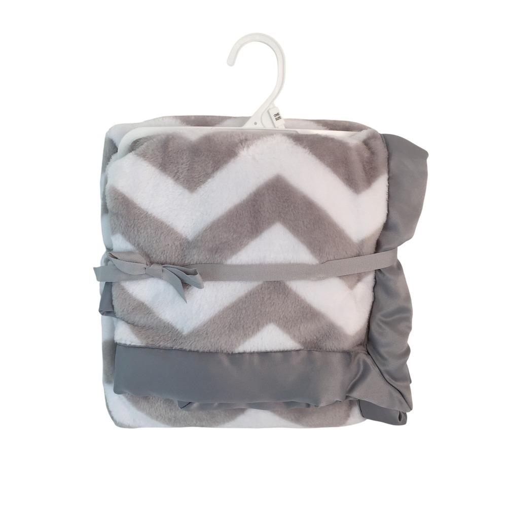 Carters Baby Blanket Gray White Chevron Stripe Plush Satin Trim Zig Zag New
